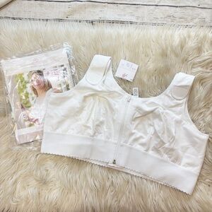 American Breast Care 519 Solid White Zipper Front Compression Bra Size 52B/C NEW